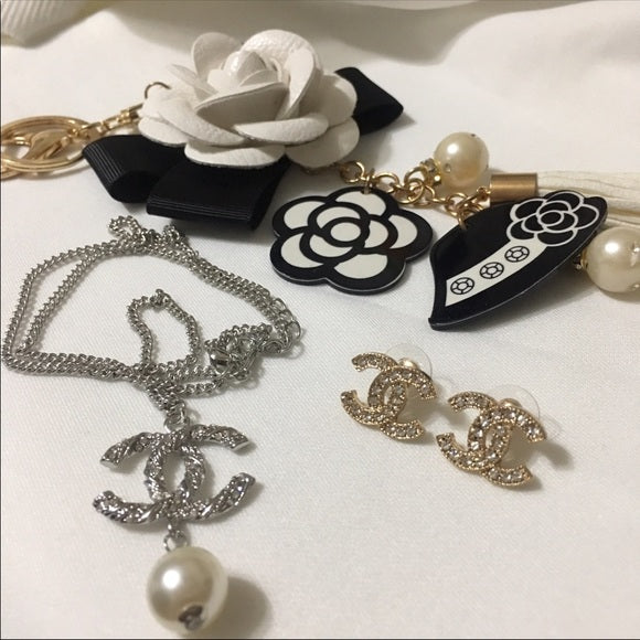 Set Crystal Necklace & Silver/ Gold Stud Earrings