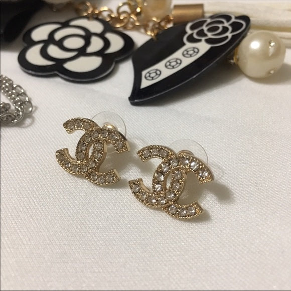 Set Crystal Necklace & Silver/ Gold Stud Earrings