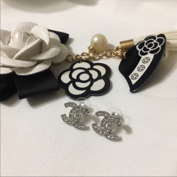 Set Crystal Necklace & Silver/ Gold Stud Earrings